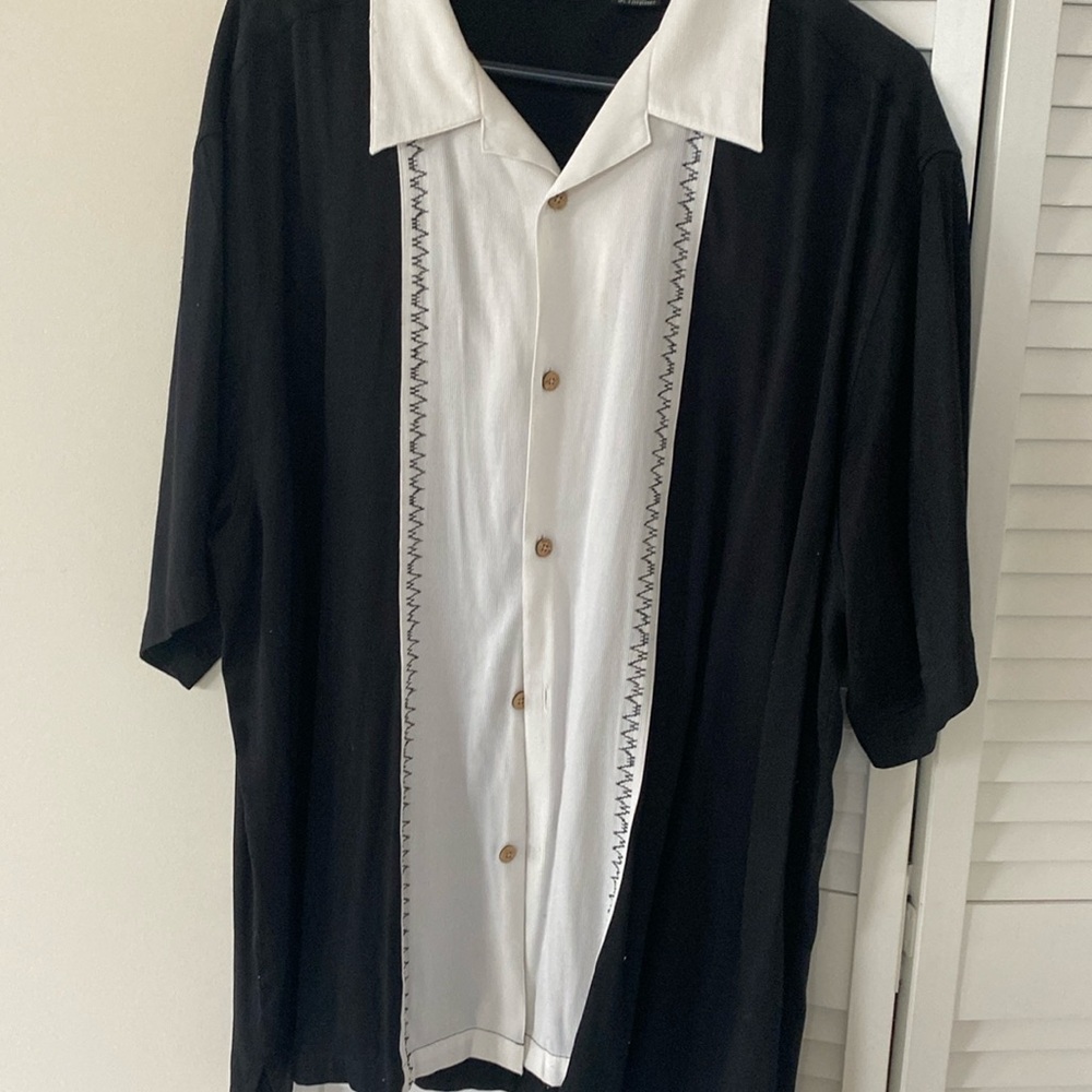MENS GUAYABERA SHIRT , BLACK WITH WHITE STRIPE  XL